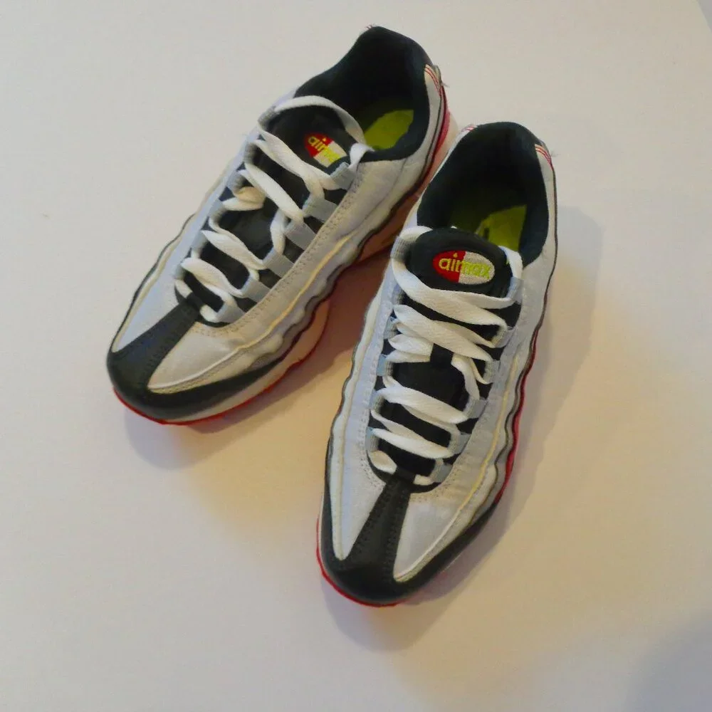 NIKE Air Max 95 Running Anthracite Volt Pink Shoes - Youth Size 6‎ - 905348 029